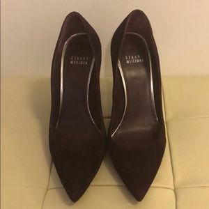 Stuart Weitzman “The Curvia Pump”